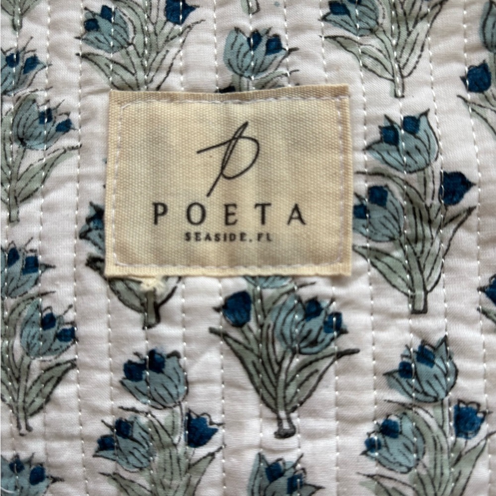 Poeta Floral Quilted tote bag - Blue and White